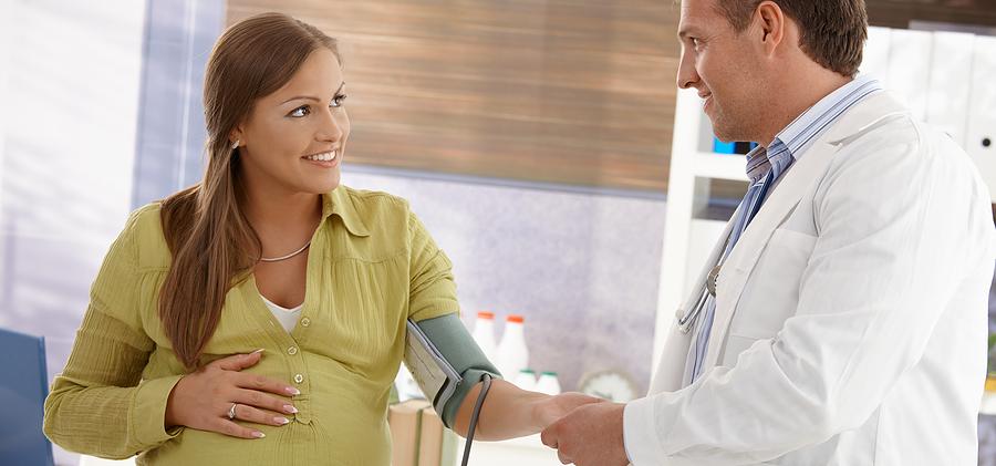 normální krevní tlak v těhotenství)